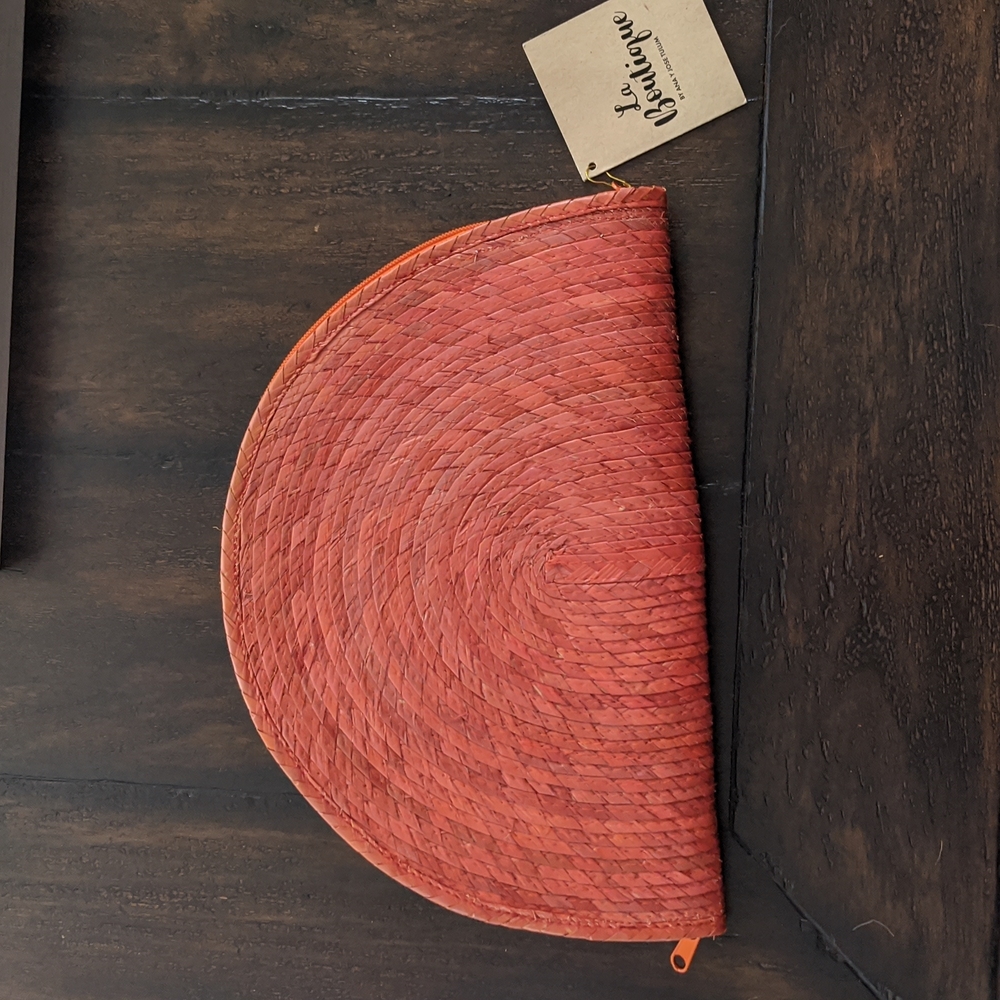 Straw resort/beach clutch